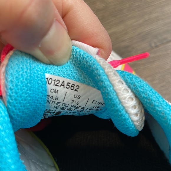 Women’s ASICS running shoes 7.5 - Picture 5 of 7